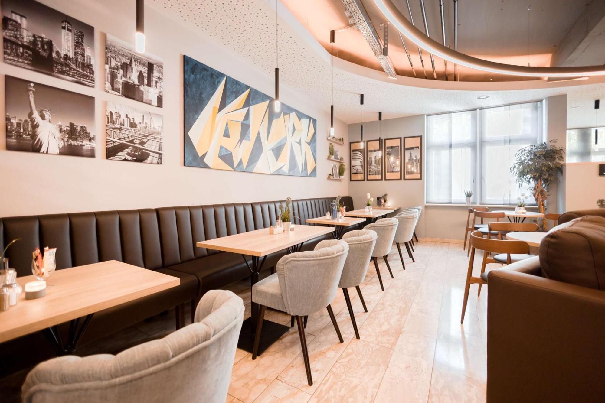 Western Ambassador Hotel 3*