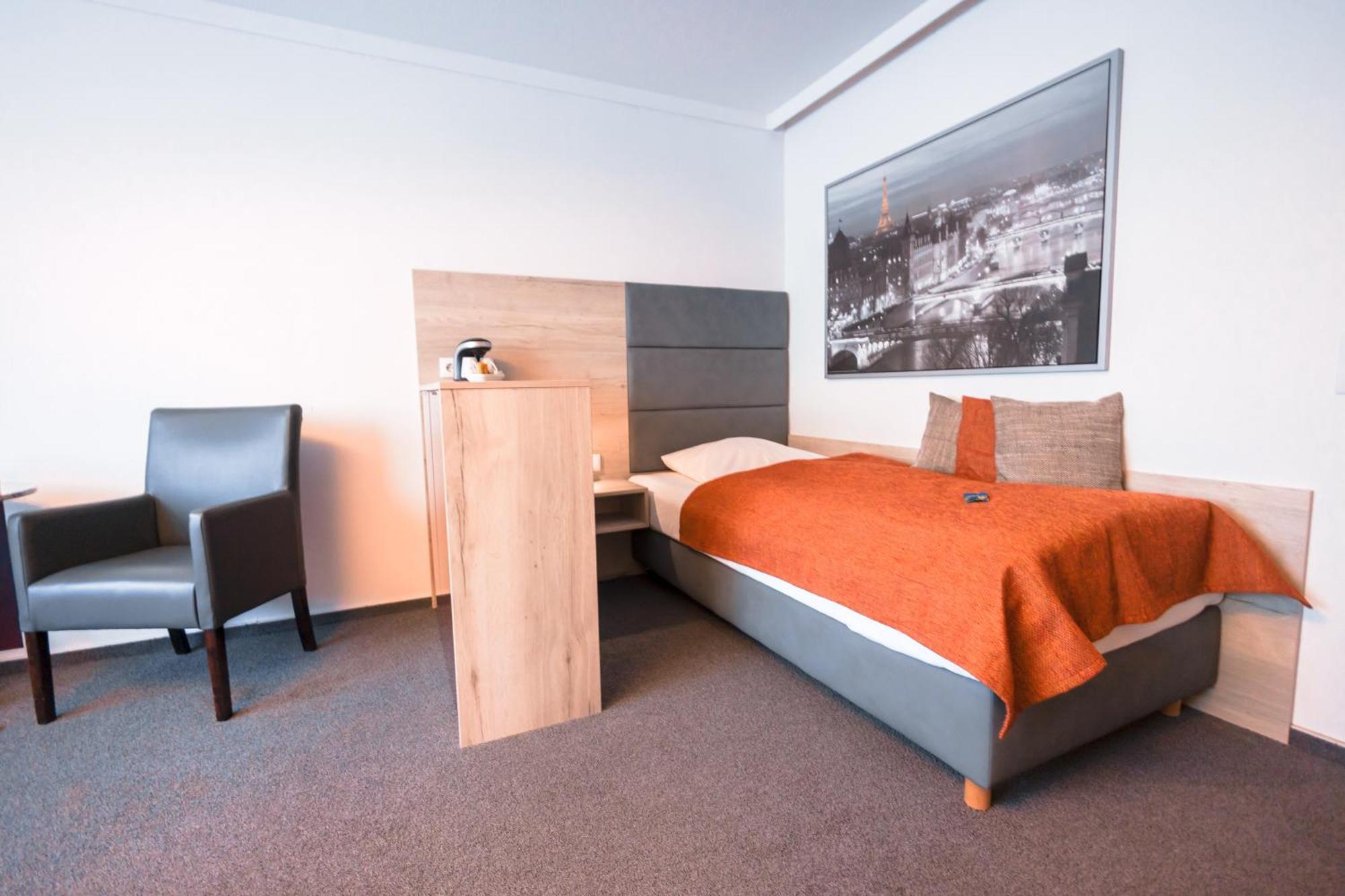 Western Ambassador Hotel 3*