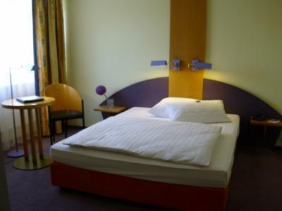 Western Ambassador Hotel 3*